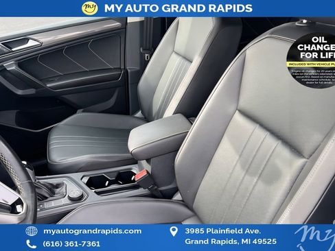 Used 2022 Volkswagen Tiguan SE image 9