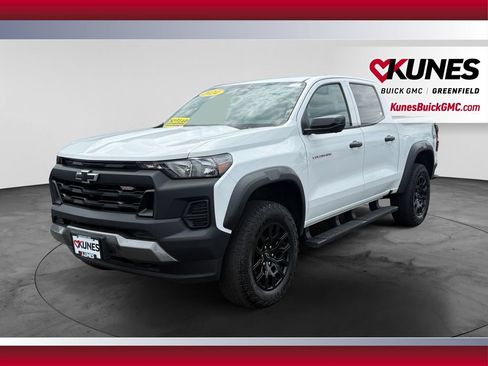 Used 2024 Chevrolet Colorado Trail Boss w/ Technology Package AWD/4WD image 5