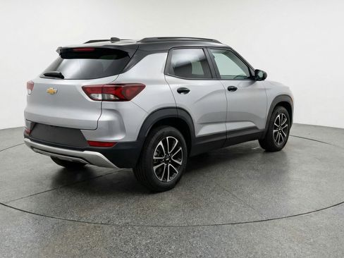 Used 2025 Chevrolet TrailBlazer LT image 9