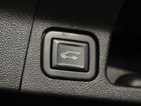 Used 2022 GMC Acadia AT4 w/ Technology Package image 12