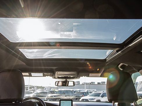 Used 2023 Ford Explorer King Ranch w/ Technology Package image 14