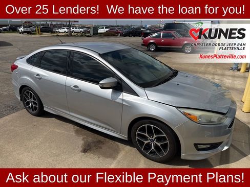 Used 2015 Ford Focus SE w/ SE Sport Package FWD image 2