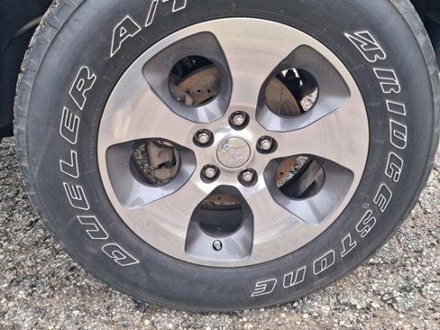 Used 2018 Jeep Wrangler Unlimited Sahara AWD/4WD image 8