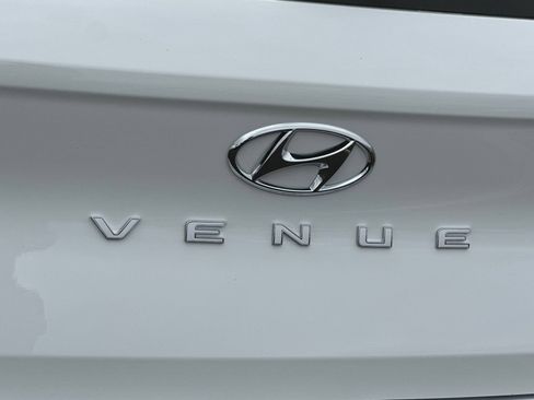Used 2026 Hyundai Venue SE FWD image 23