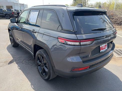 Used 2024 Jeep Grand Cherokee Altitude image 5