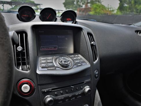 Used 2019 Nissan 370Z NISMO RWD image 13