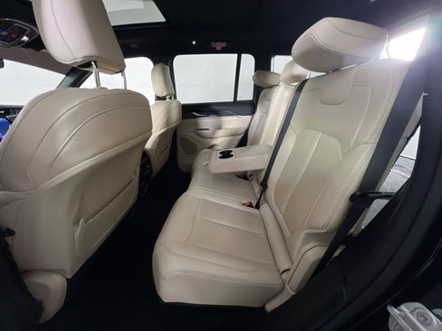 Used 2023 Jeep Grand Cherokee Limited w/ Black Appearance Package image 25