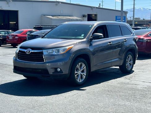Used 2014 Toyota Highlander XLE AWD/4WD image 9