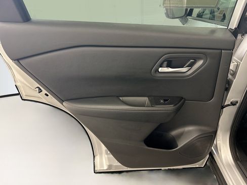 Used 2025 Nissan Rogue SV image 26