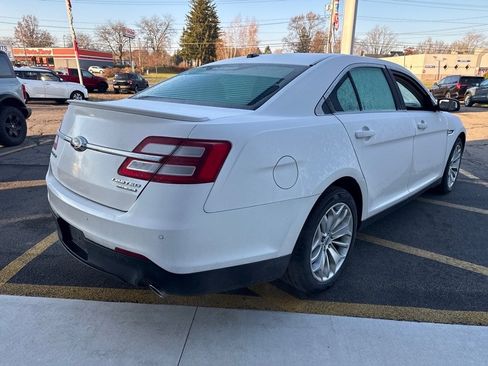 Used 2018 Ford Taurus Limited image 3