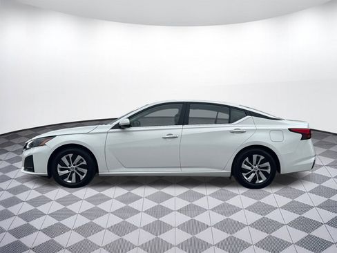 Used 2023 Nissan Altima 2.5 S image 2