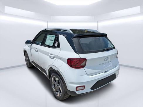 New 2025 Hyundai Venue Limited FWD image 5