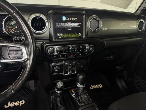 Used 2021 Jeep Wrangler Unlimited Sahara w/ Uconnect 4C Nav & Sound Group AWD/4WD image 18