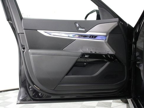 Used 2025 BMW 740i image 17