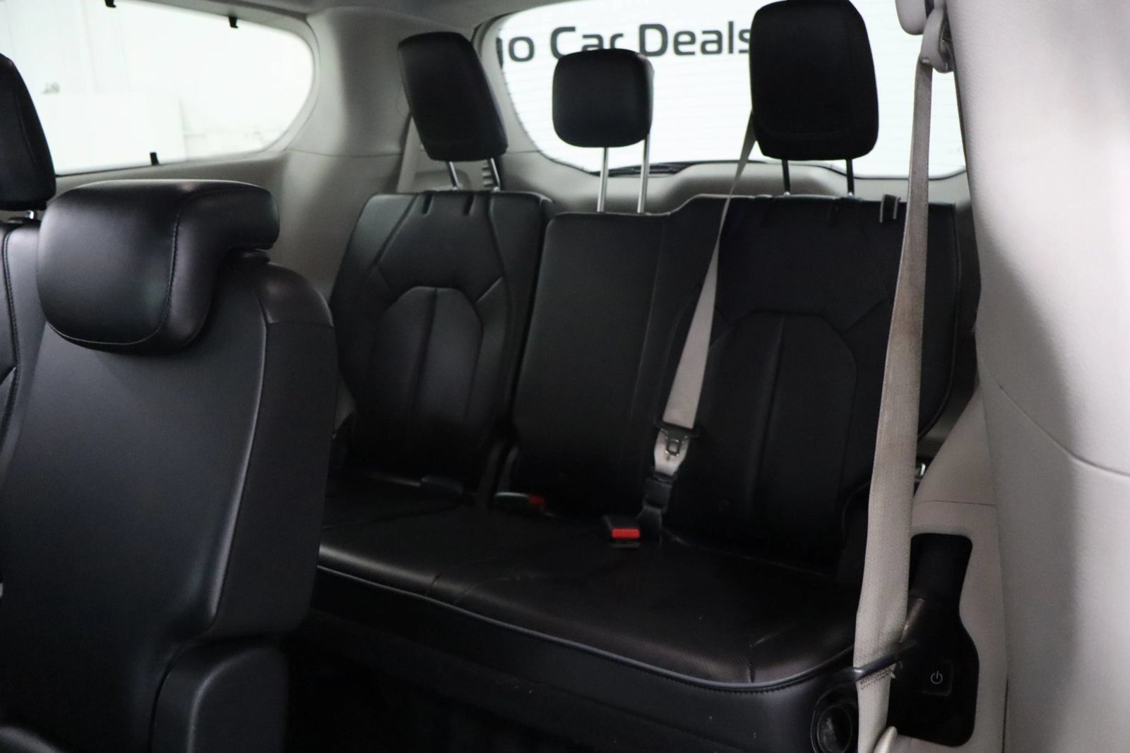 Used 2017 Chrysler Pacifica Limited w/ UConnect Theater Package FWD image 24