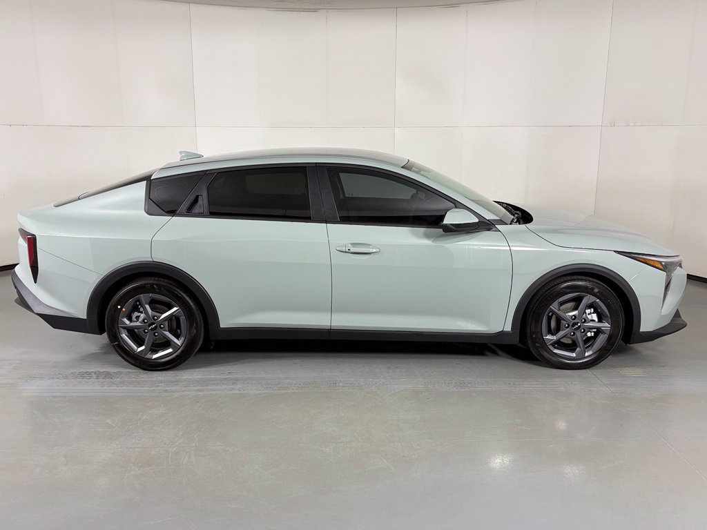 New 2026 Kia K4 FWD image 9