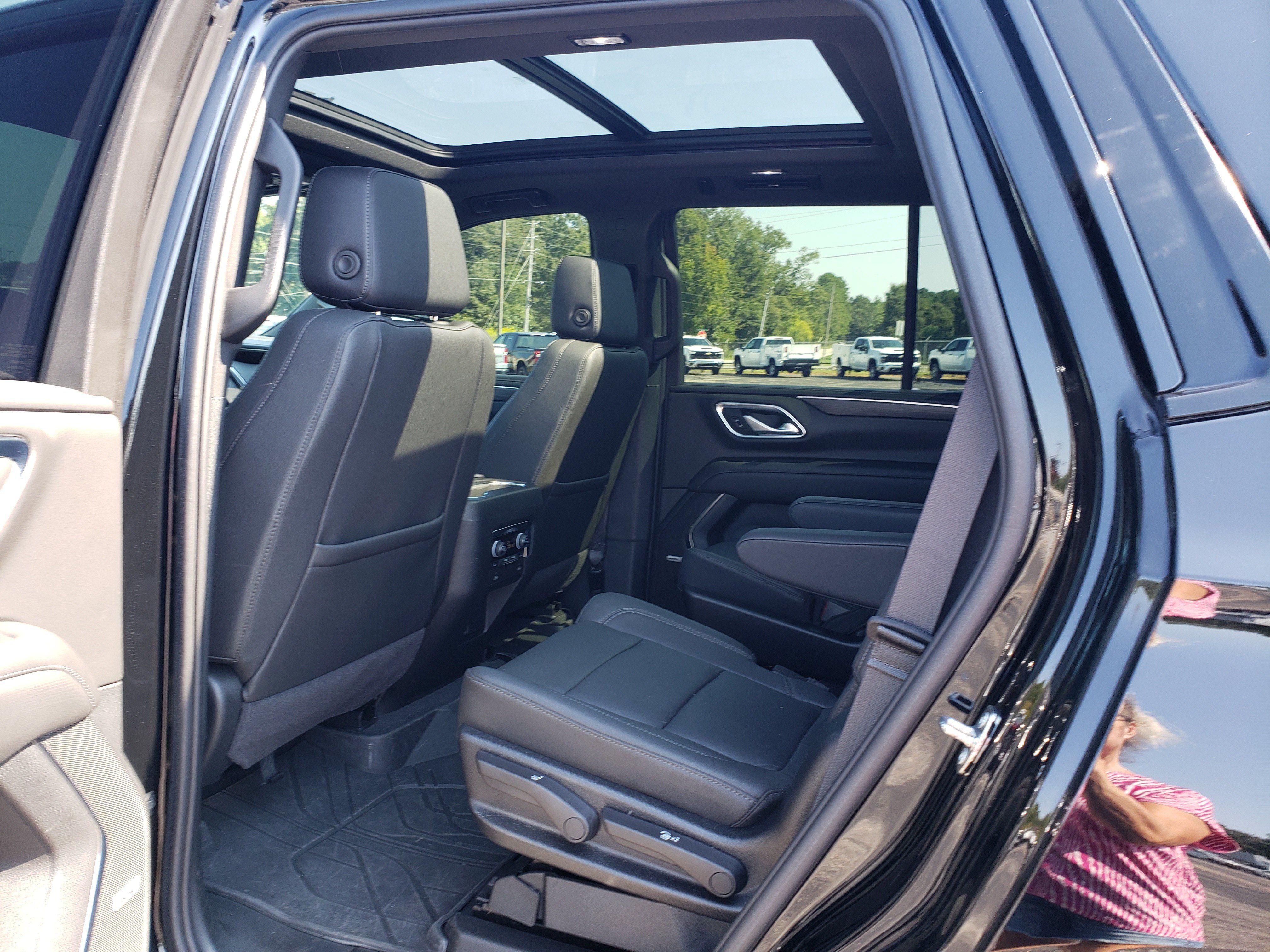Used 2024 Chevrolet Tahoe Z71 w/ Luxury Package AWD/4WD image 32