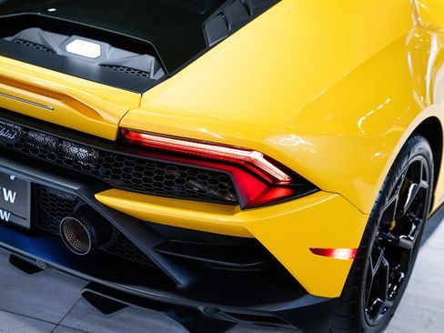 Used 2021 Lamborghini Huracan EVO RWD image 22