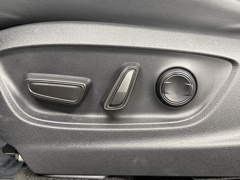 Used 2023 Toyota Crown XLE image 17