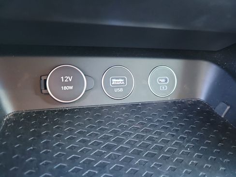 Used 2025 Genesis G70 2.5T image 29