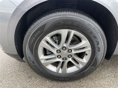 Used 2021 Buick Enclave Essence image 10