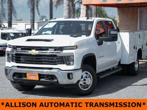 Used 2024 Chevrolet Silverado 3500 LT w/ Convenience Package image 4