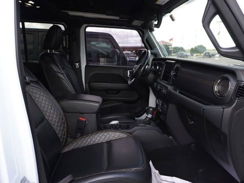 Used 2021 Jeep Wrangler Unlimited Sahara AWD/4WD image 9