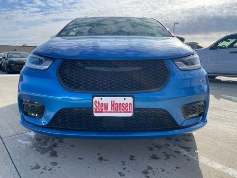 New 2026 Chrysler Pacifica Select w/ S Appearance Package FWD image 9