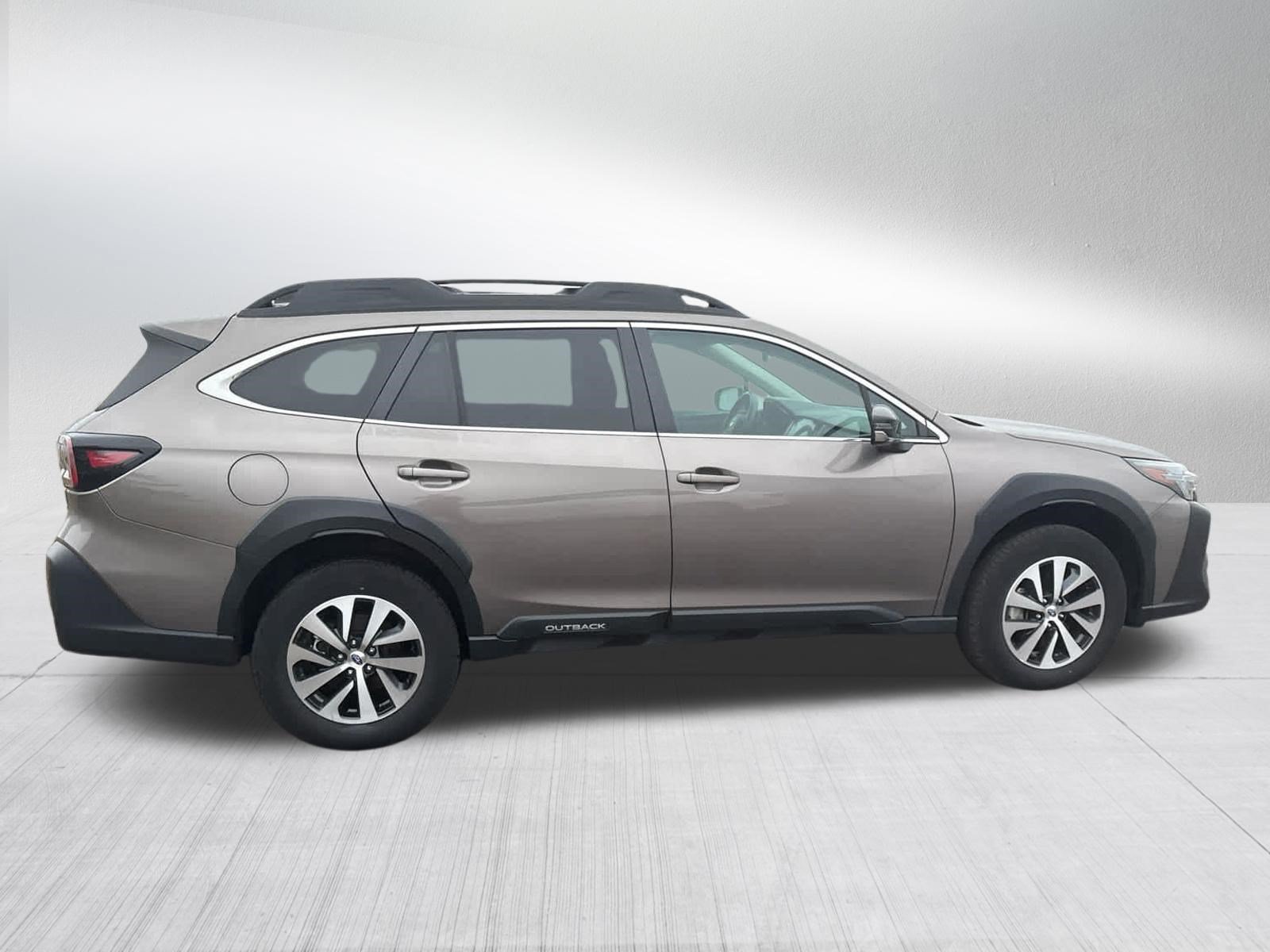 Used 2024 Subaru Outback Premium AWD/4WD image 4