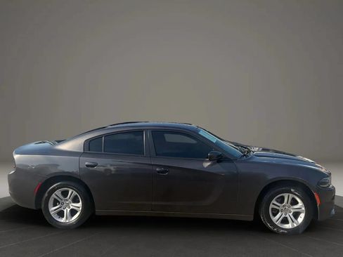 Used 2019 Dodge Charger SXT RWD image 6