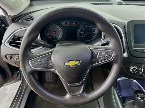 Used 2017 Chevrolet Malibu LT image 17