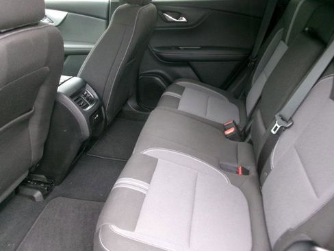 Used 2025 Chevrolet Blazer LT FWD image 9