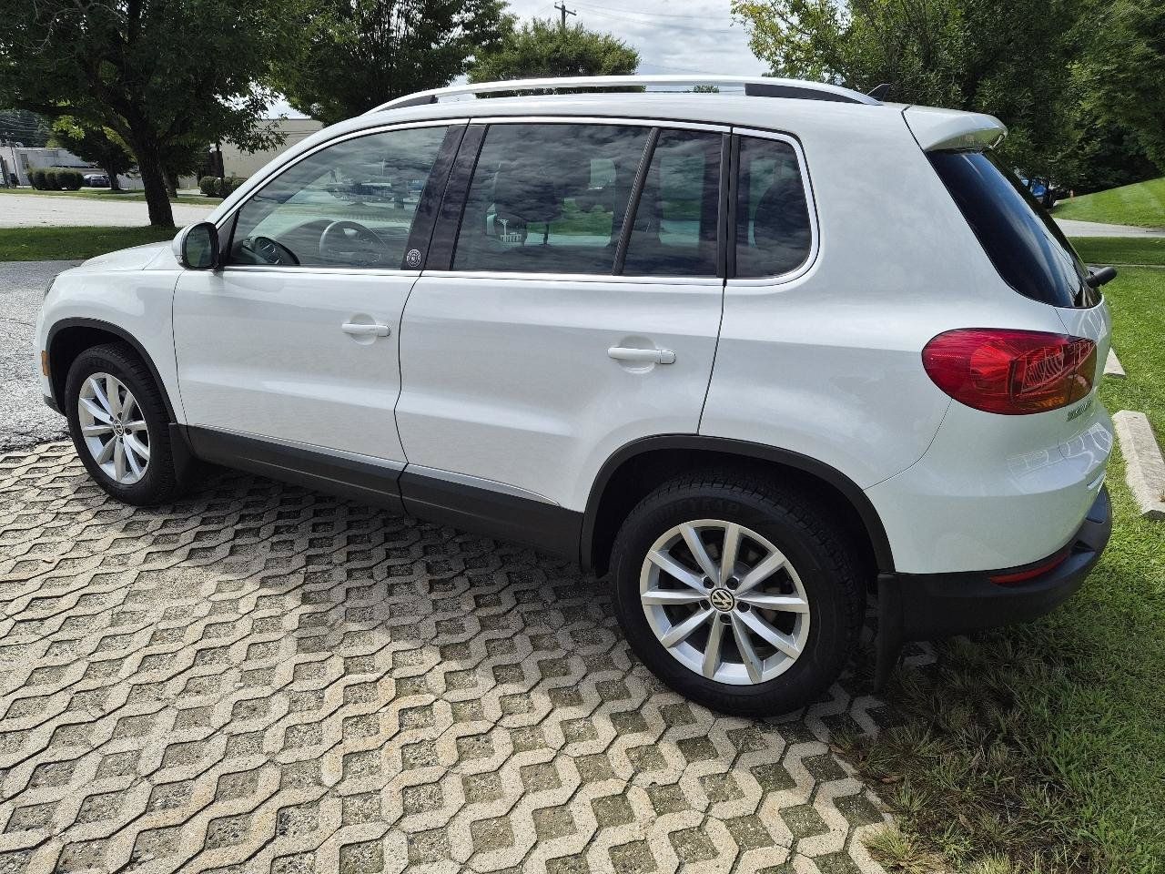 Used 2017 Volkswagen Tiguan Wolfsburg Edition AWD/4WD image 5