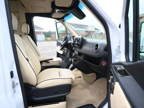 Used 2019 Mercedes-Benz Sprinter 170 image 8