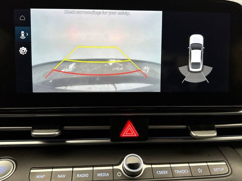 Used 2023 Hyundai Elantra Limited w/ Cargo Package image 10