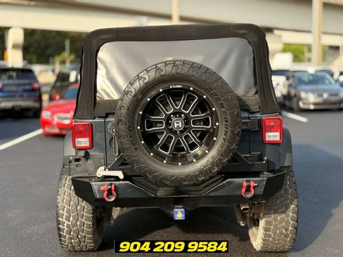 Used 2017 Jeep Wrangler Unlimited Rubicon AWD/4WD image 7