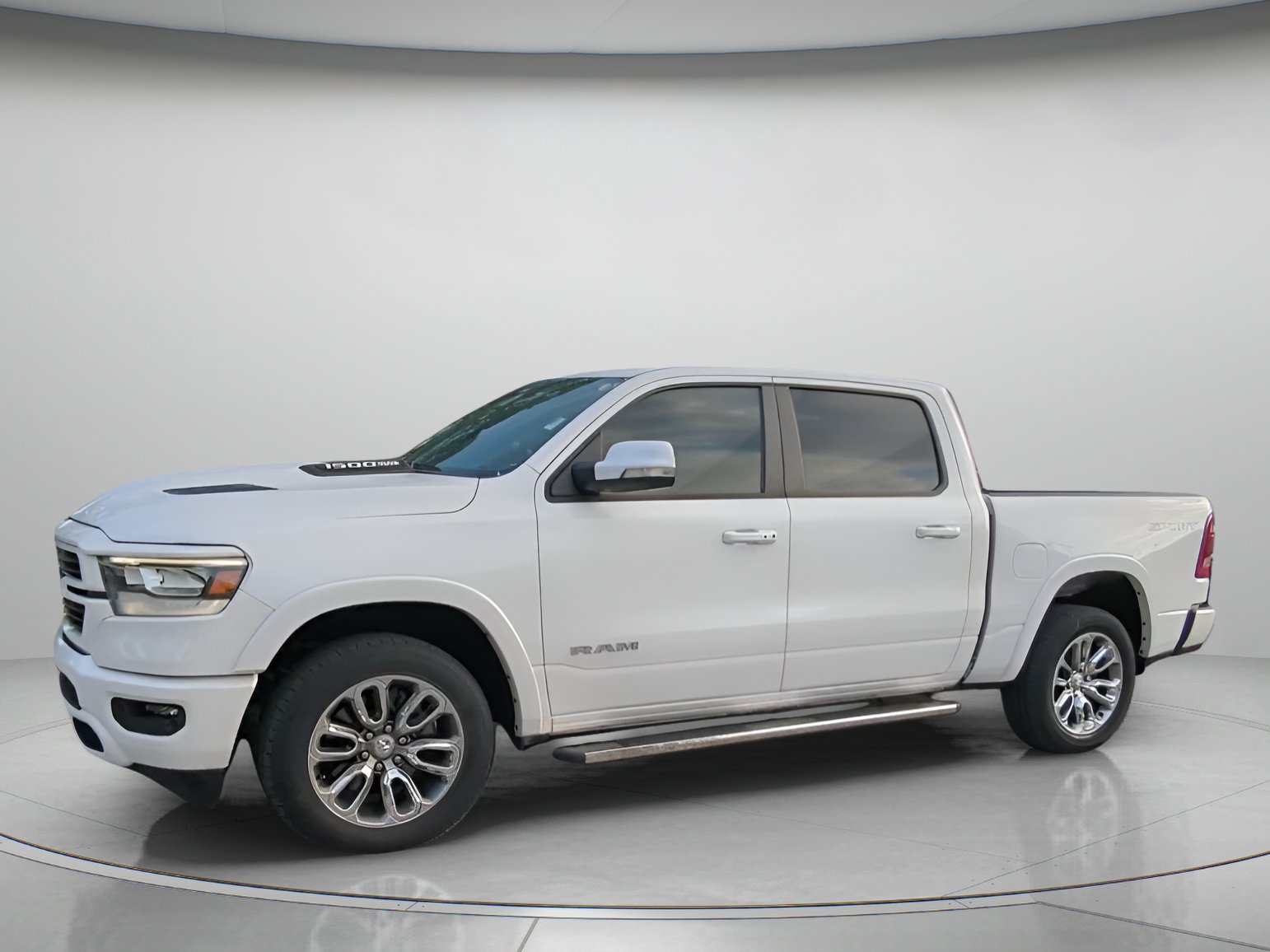 Used 2022 RAM 1500 Laramie w/ Sport Appearance Package AWD/4WD image 11