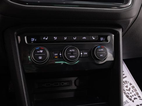 Used 2020 Volkswagen Tiguan SEL FWD image 30