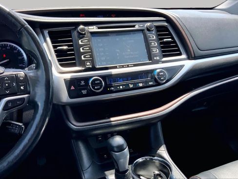 Used 2018 Toyota Highlander Limited Platinum AWD/4WD image 7
