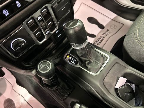 Used 2024 Jeep Gladiator Sport AWD/4WD image 20