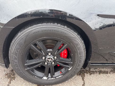 Used 2014 Ford Mustang Convertible image 9