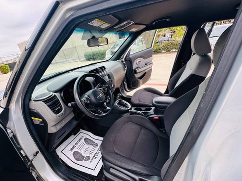 Used 2015 Kia Soul FWD image 15