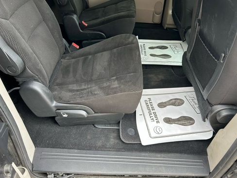 Used 2019 Dodge Grand Caravan SE w/ UConnect Hands-Free Group image 11