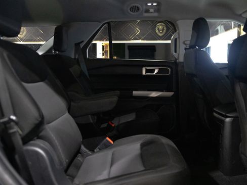Used 2023 Ford Explorer XLT AWD/4WD image 17