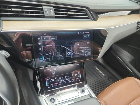 Used 2024 Audi Q8 e-tron Premium Plus w/ Premium Plus Package AWD/4WD image 13
