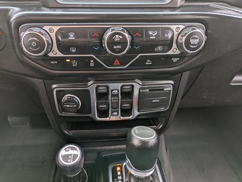 Used 2022 Jeep Gladiator Sport image 22