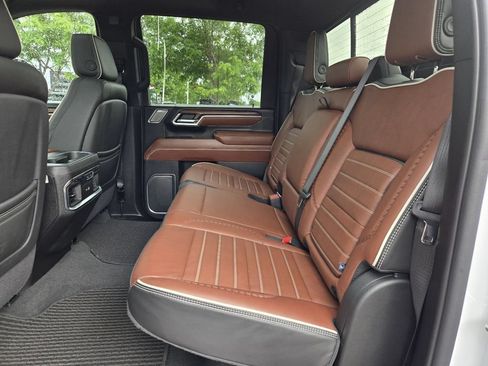 Used 2024 GMC Sierra 2500 Denali Ultimate w/ Max Trailering Package AWD/4WD image 5