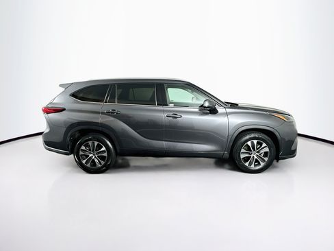 Used 2021 Toyota Highlander XLE FWD image 10