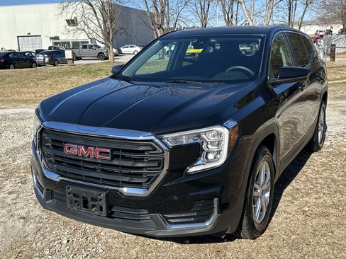 Used 2024 GMC Terrain SLE image 1