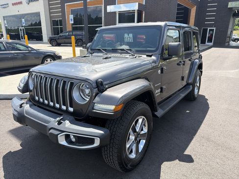 Used 2022 Jeep Wrangler Unlimited Sahara w/ LED Lighting Group AWD/4WD image 2